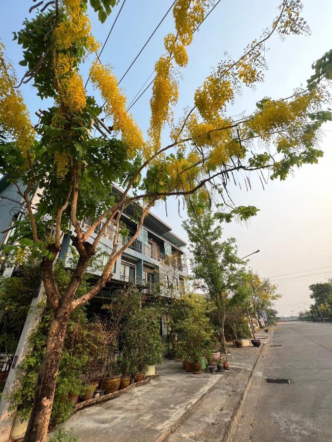 V Tharm Hotel Udon Thani Bagian luar foto