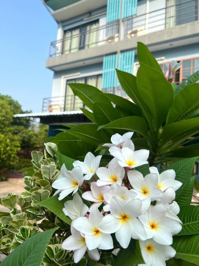 V Tharm Hotel Udon Thani Bagian luar foto
