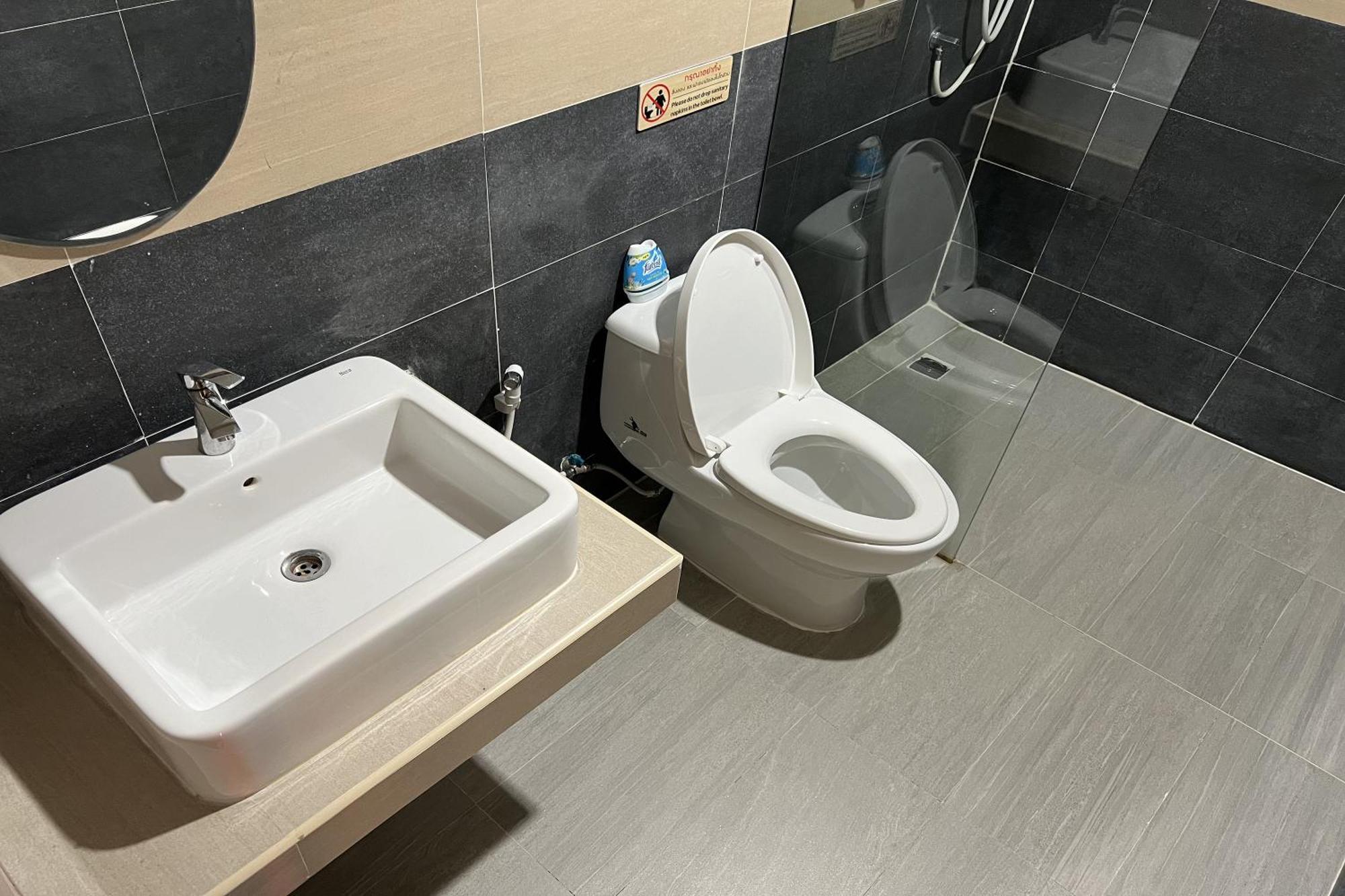 V Tharm Hotel Udon Thani Bagian luar foto