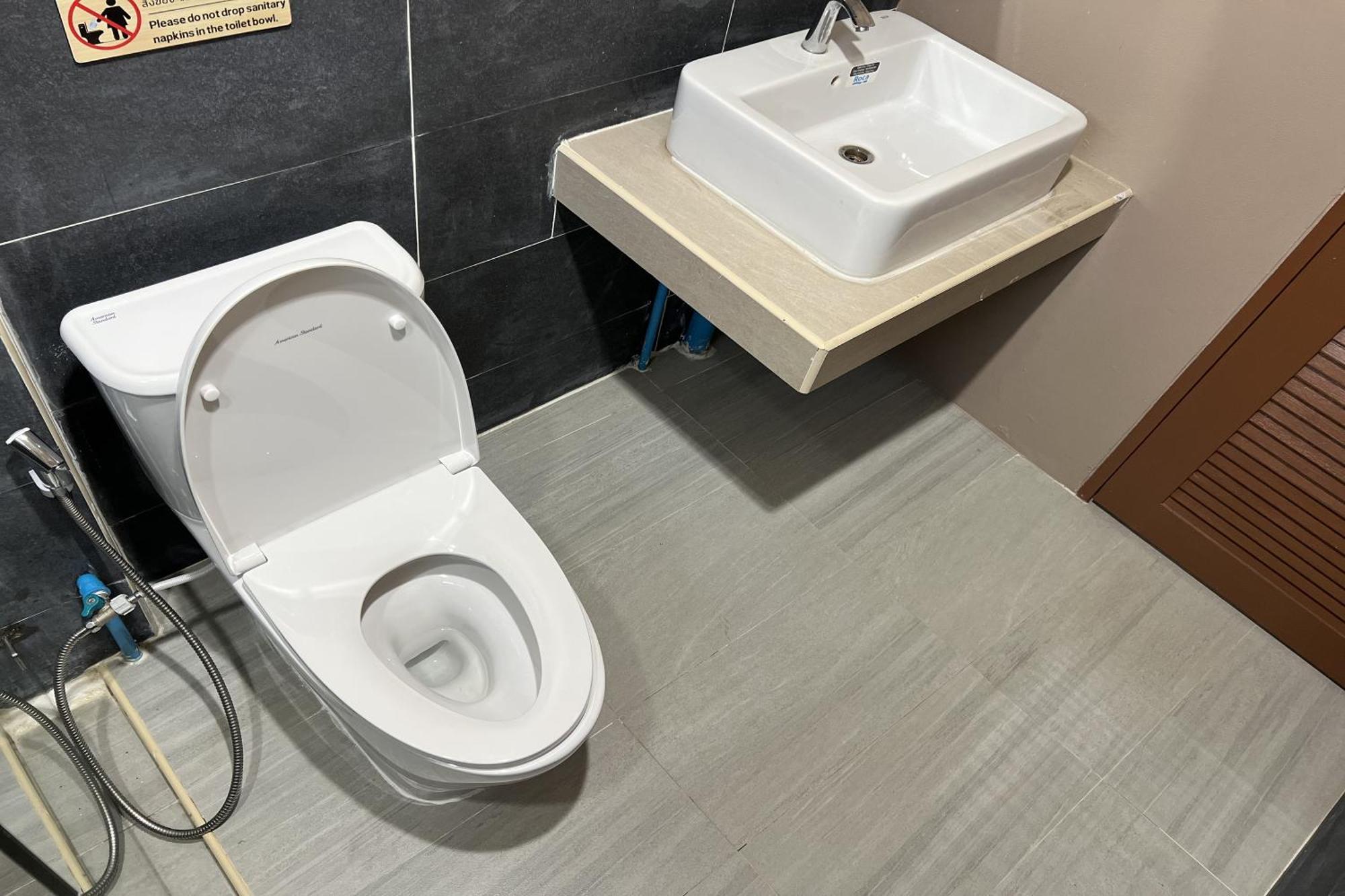 V Tharm Hotel Udon Thani Bagian luar foto