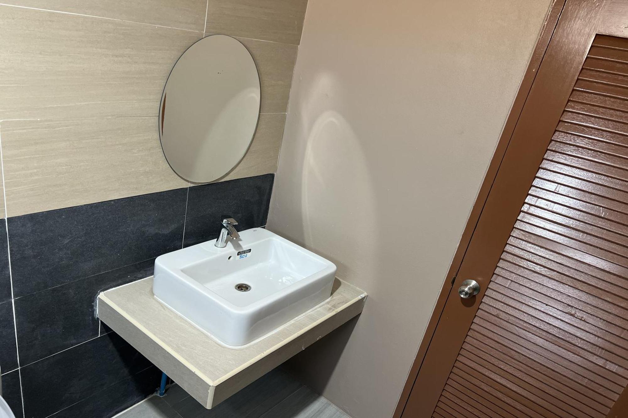 V Tharm Hotel Udon Thani Bagian luar foto